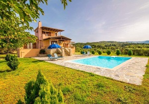 Villa Aetos: Large Private Pool, Sea Views, A/C, WiFi, Eco-Friendly