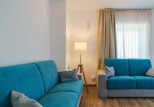 Villa Alfea C: A welcoming apartment situated in a secluded location surrounded by meadows and by green hills, with Free WI-FI.