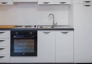 Villa Alfea C: A welcoming apartment situated in a secluded location surrounded by meadows and by green hills, with Free WI-FI.