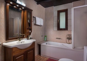 Villa Aloni-Traditional Stone Villa With Nice View pool And Garden