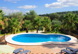 Villa Andaluza with Wi-Fi, swimming pool, terrace and garden, parking available on the property