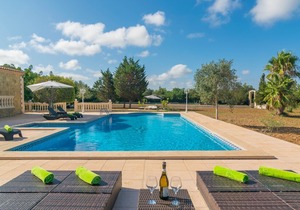 Villa Arhu - Three Bedroom Villa, Sleeps 8