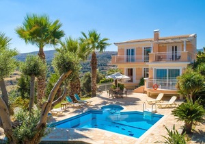 Villa Astro - Four Bedroom Villa, Sleeps 8