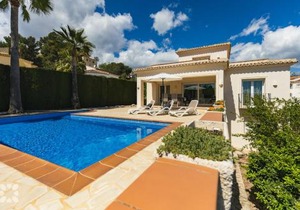 Villa Baladrar by Abahana Villas