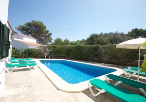 Villa Bini Estrella: Large Private Pool, Walk to Beach, Sea Views, A/C, WiFi