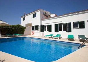 Villa Bini Estrella: Large Private Pool, Walk to Beach, Sea Views, A/C, WiFi