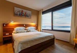 Villa Blue Hill - Four Bedroom Villa, Sleeps 10