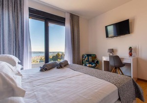 Villa Blue Hill - Four Bedroom Villa, Sleeps 10