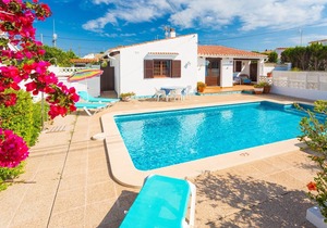 Villa Ca Nostra: Large Private Pool, Walk to Beach, WiFi, Car Not Required