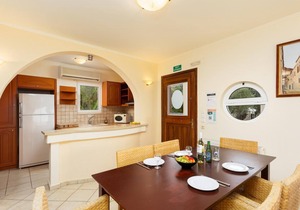 Villa Callistemon - Four Bedroom Villa, Sleeps 9