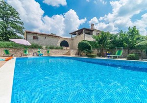 Villa Catarina with Beautiful and Spacious Garden and Pool