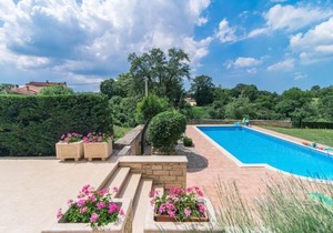 Villa Catarina with Beautiful and Spacious Garden and Pool