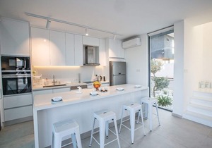 Villa Charlize, Luxury and Contemporary 3BDR Kapparis Villa with Private Pool