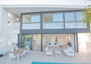 Villa Charlize, Luxury and Contemporary 3BDR Kapparis Villa with Private Pool