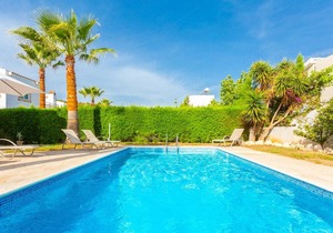 Villa Cleopatra: Large Private Pool, Walk to Beach, A/C, WiFi