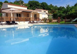 Villa de 4 chambres a La Gaude avec piscine privee terrasse amenagee et WiFi a 8 km de la plage