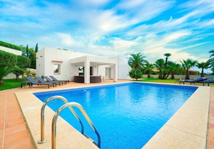 Villa del Maestro is a luxury villa in quiet residence close to golf