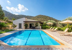 Villa Dimitrios: Large Private Pool, Sea Views, WiFi, Eco-Friendly
