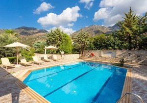 Villa Dimitrios: Large Private Pool, Sea Views, WiFi, Eco-Friendly