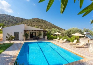Villa Dimitrios: Large Private Pool, Sea Views, WiFi, Eco-Friendly