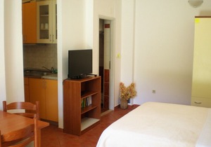 Villa Doris - STUDIO Apartment for 3 adults, ground floor