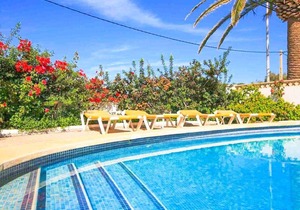 Villa Emilio: Large Private Pool, Walk to Beach, WiFi, Car Not Required