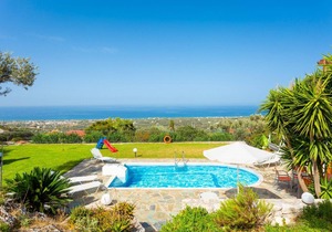 Villa Garifallia - Three Bedroom Villa, Sleeps 6