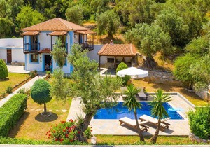 Villa Glysteri: Large Private Pool, Walk to Beach, A/C