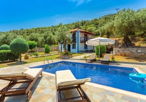 Villa Glysteri: Large Private Pool, Walk to Beach, A/C