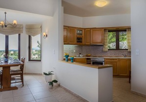 Villa Ilia - Four Bedroom Villa, Sleeps 9