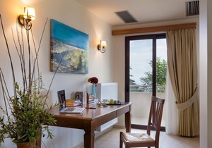 Villa Ilia - Four Bedroom Villa, Sleeps 9