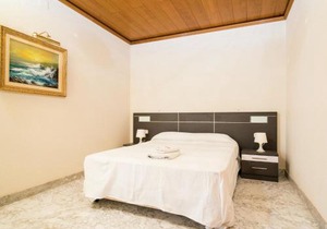 Villa in Bay of Roses with Private Pool