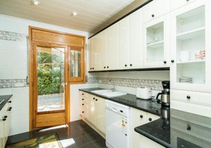 Villa in Bay of Roses with Private Pool