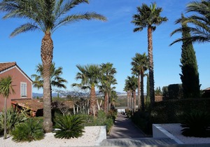 Villa in secure residence on the edge of the golf of Roquebrune, French Riviera