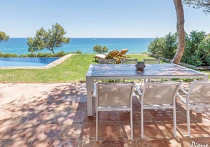 Villa in front of the Sea in Tamarit - Tarragona · VILLA DALI