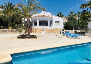 Villa in Moraira - Peaceful location, Private pool, under 10 Mins walk to shops