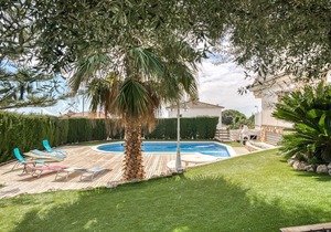 Villa in Roda de Barà with Private Pool
