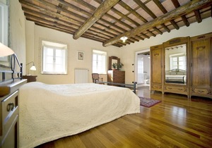 Villa in San Gennaro with 6 bedrooms sleeps 11