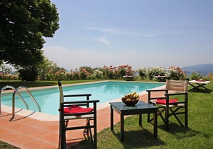 Villa in Segromigno In Monte with 8 bedrooms sleeps 16