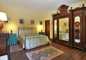 Villa in Segromigno In Monte with 5 bedrooms sleeps 10