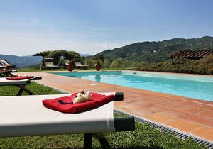 Villa in Segromigno In Monte with 6 bedrooms sleeps 12
