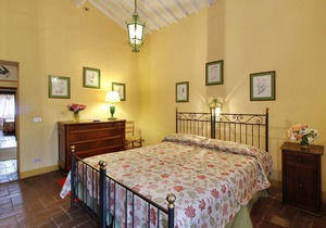 Villa in Segromigno In Monte with 6 bedrooms sleeps 12