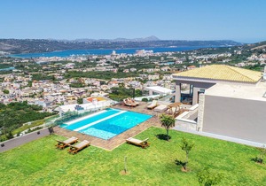 Villa Kedria with heated pool