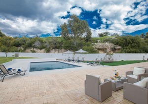 Villa Konnos View, Stunning 6BDR Villa with Private Pool, Close to Konnos Beach