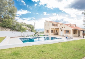 Villa Konnos View, Stunning 6BDR Villa with Private Pool, Close to Konnos Beach