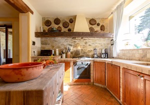 Villa La Felce, a typical Tuscan farmhouse surrounded by nature