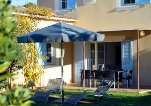 Villa Le Clos Savornin 8p Domaine in Saint-Saturnin-Lès-Apt
