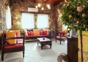 Villa Lefkothea is a luxury villa with its own pool overlooking the sea.