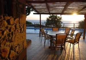 Villa Lefkothea is a luxury villa with its own pool overlooking the sea.