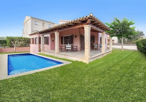 Villa Llenaire sleeps 8 with private pool